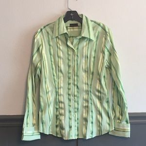 New York & Company Stretch. Shirt.